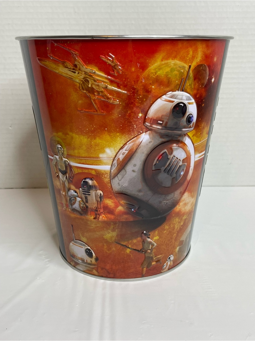 Star Wars The Force Awakens Metal Popcorn Bucket. BB-8 & Droid